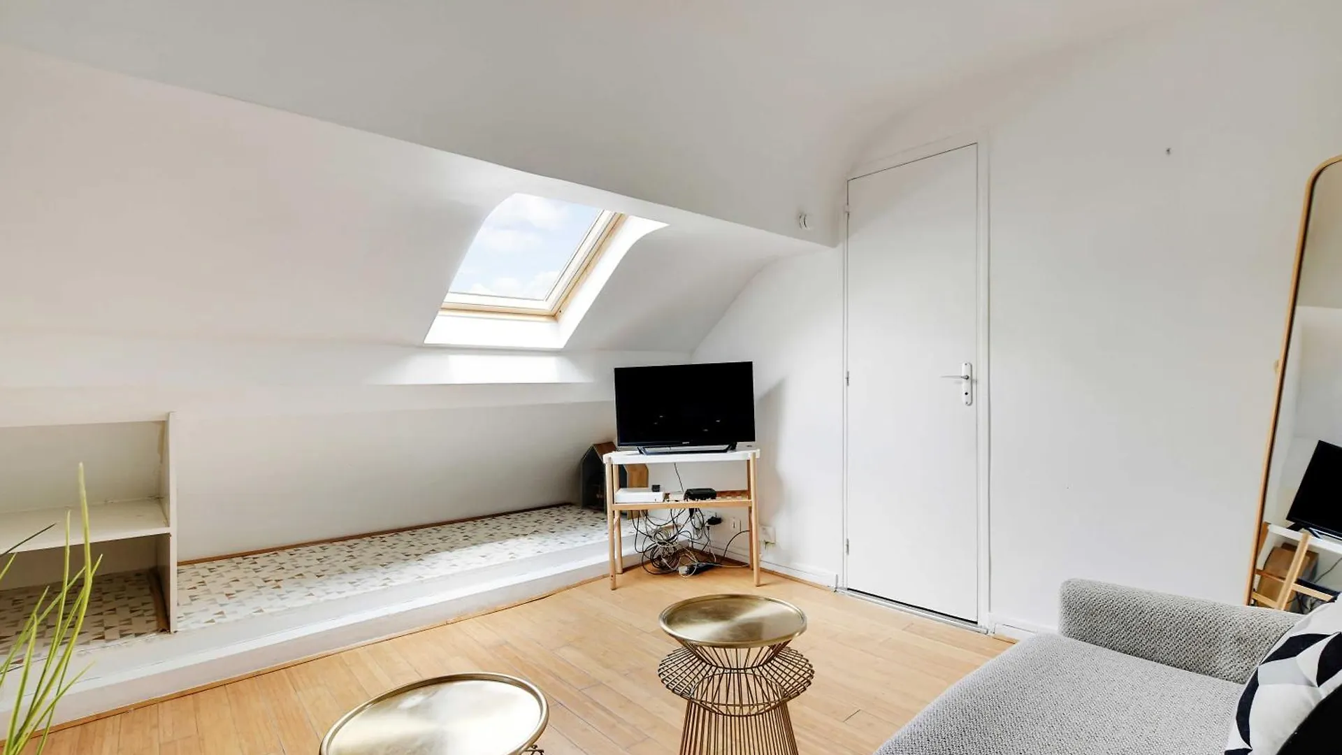 Apartment Charming Under Roof Bastille Paris